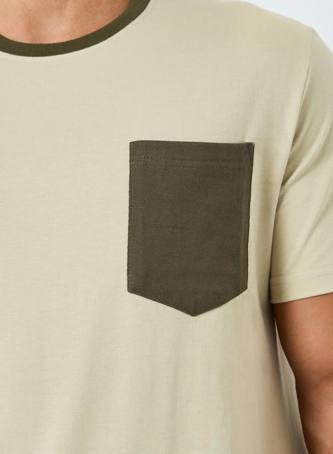 ستايلي طقم بيجاما من شورت وتيشيرت بتفاصيل جيب مُتباين - Image 3